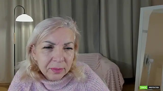 LiliaMoons online show from 2, 12, 2025