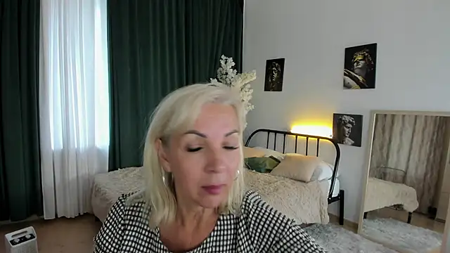 LiliaMoons online show from 6, 10, 2025