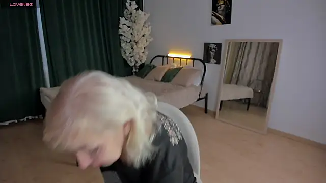 LiliaMoons online show from 18, 11, 2025