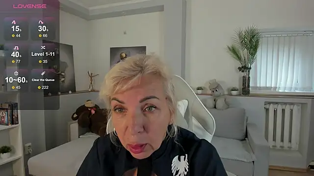 LiliaMoons online show from 3, 10, 2025