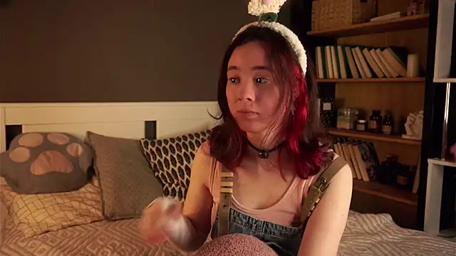 Snapshot of AlbertaClack chatting on 5, 11, 2025 AlbertaClack online show from 5, 11, 2025