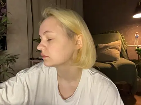 Snapshot of MoonIvy_ chatting on 14, 6, 2026 MoonIvy online show from 14, 6, 2026