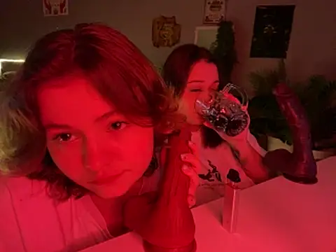 MoonIvy  online show from 15, 11, 2025