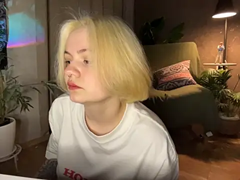 MoonIvy  online show from 17, 4, 2026