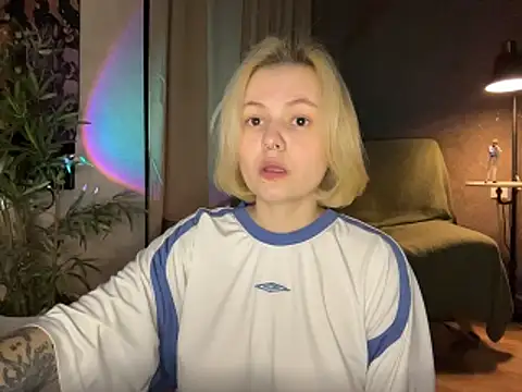 Snapshot of MoonIvy_ chatting on 28, 6, 2026 MoonIvy online show from 28, 6, 2026