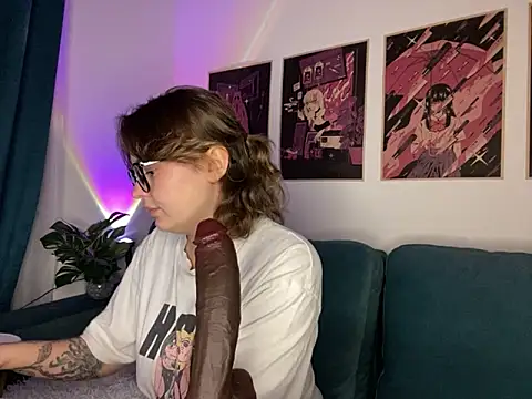 MoonIvy  online show from 11, 9, 2025