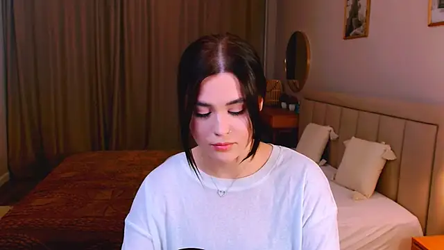 lil angel  online show from 25, 3, 2026