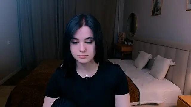 lil angel  online show from 17, 4, 2026