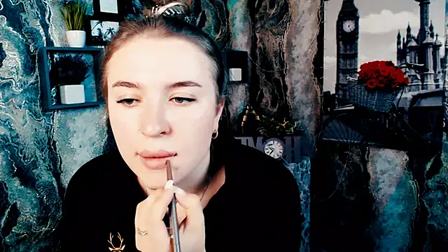 JuliaTopp  online show from 1, 10, 2025