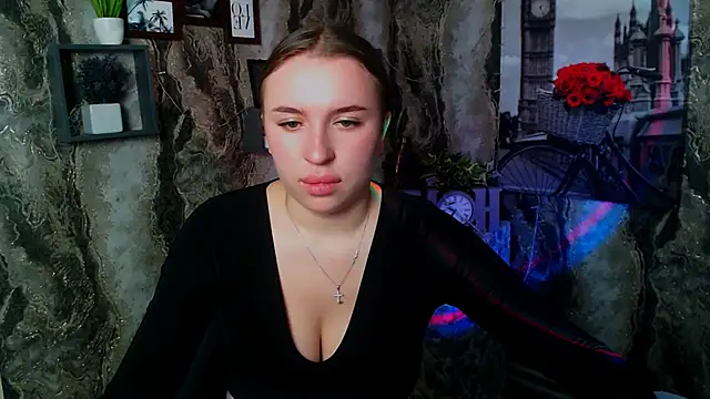 JuliaTopp  online show from 4, 10, 2025