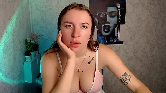 JuliaTopp  online show from 22, 10, 2025