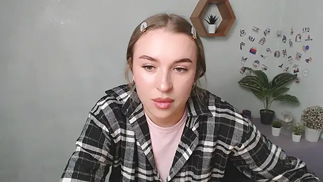 JuliaTopp  online show from 26, 9, 2025