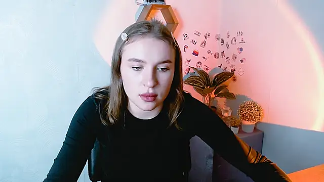 JuliaTopp  online show from 18, 9, 2025