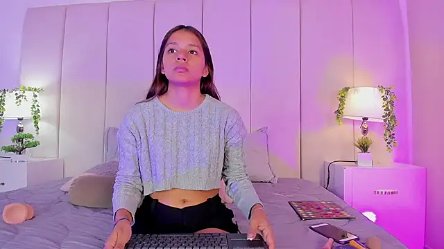 mia rousse25 online show from 23, 9, 2025