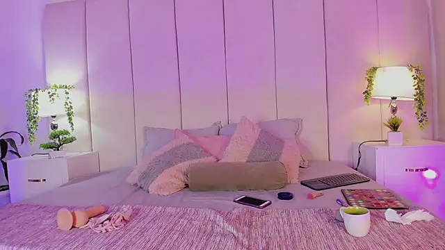 mia rousse25 online show from 25, 9, 2025