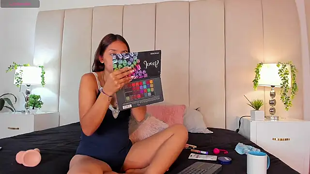 mia rousse25 online show from 7, 10, 2025