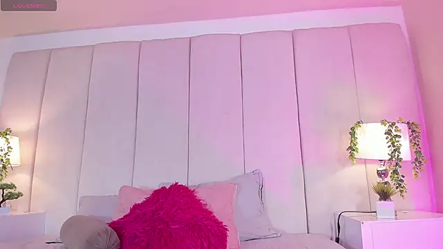 mia rousse25 online show from 10, 9, 2025