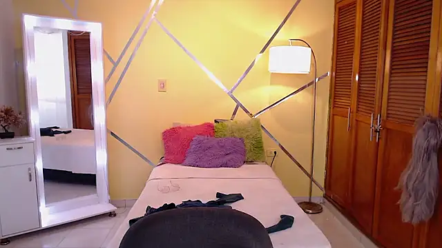 shirleyrojas online show from 10, 1, 2026