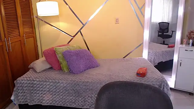 shirleyrojas online show from 15, 11, 2025