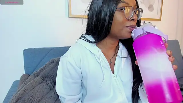 Coco joness online show from 6, 11, 2025