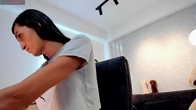 lily cash1 online show from 12, 2, 2026