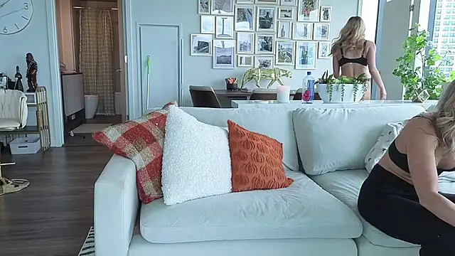 Snapshot of bambifarrina chatting on 22, 10, 2025 bambifarrina online show from 22, 10, 2025