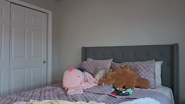 Snapshot of bambifarrina chatting on 6, 10, 2025 bambifarrina online show from 6, 10, 2025