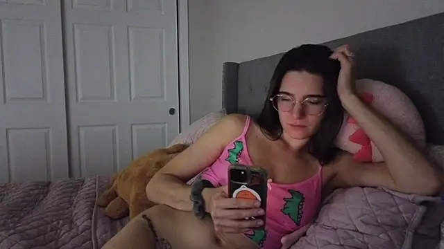 Snapshot of bambifarrina chatting on 15, 11, 2025 bambifarrina online show from 15, 11, 2025