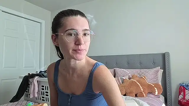 Snapshot of bambifarrina chatting on 13, 11, 2025 bambifarrina online show from 13, 11, 2025