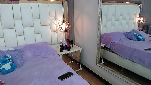 Foxxy Doll online show from 9, 9, 2025