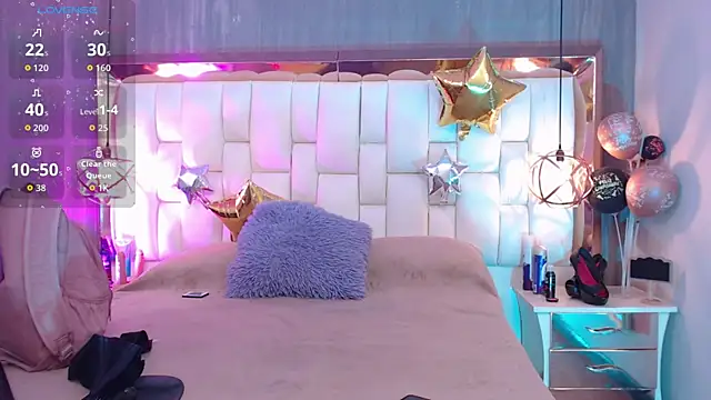 Foxxy Doll online show from 8, 11, 2025