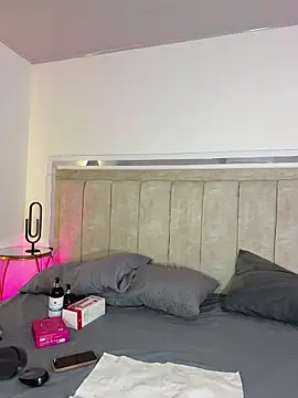 ZoeBarnett online show from 5, 12, 2025