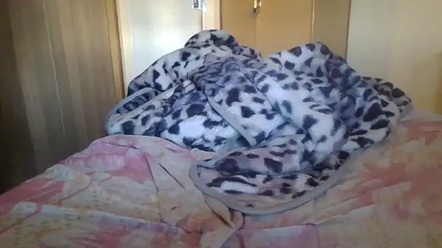 Ziphoo2 online show from 4, 11, 2025