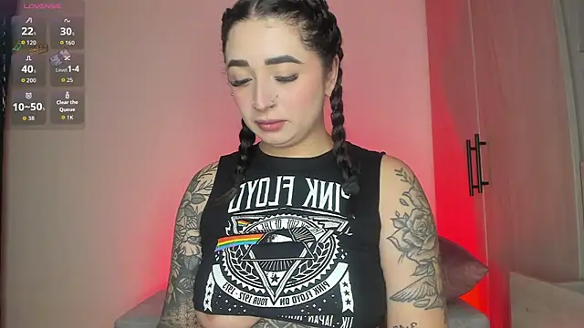 scarlett Collinss online show from 11, 5, 2026