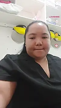 LianaCruzado online show from 4, 4, 2026