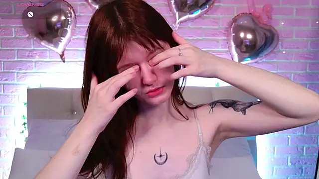 Snapshot of Aria_Vox chatting on 5, 11, 2025 Aria Vox online show from 5, 11, 2025