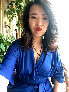 anna yngs online show from 6, 11, 2025