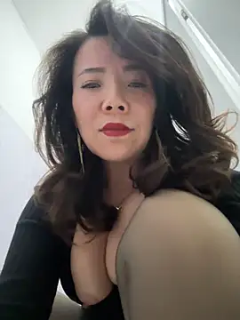 anna yngs online show from 9, 11, 2025