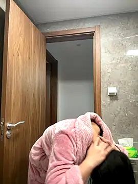 anna yngs online show from 3, 10, 2025