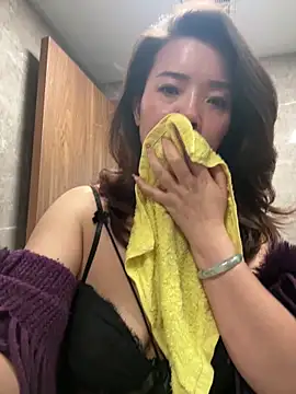 anna yngs online show from 10, 10, 2025