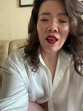 Snapshot of anna_yngs chatting on 4, 6, 2026 anna yngs online show from 4, 6, 2026
