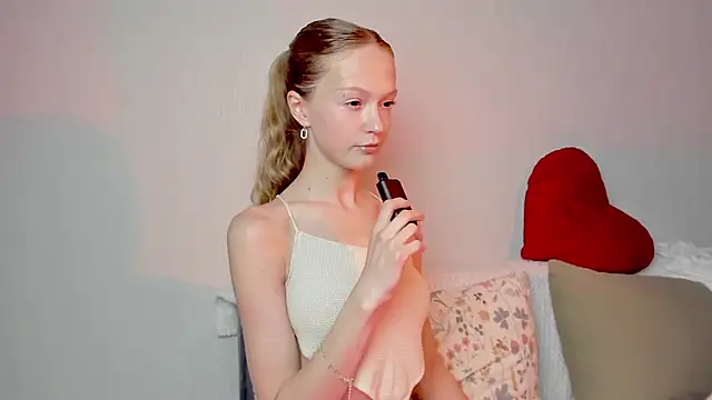 Snapshot of Kara_smalltits chatting on 14, 6, 2026 Kara smalltits online show from 14, 6, 2026