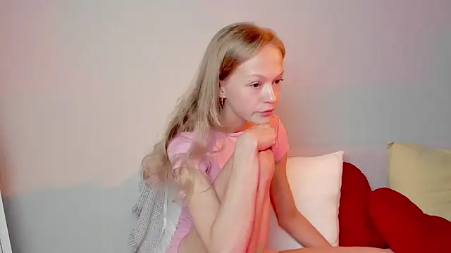 Snapshot of Kara_smalltits chatting on 29, 6, 2026 Kara smalltits online show from 29, 6, 2026
