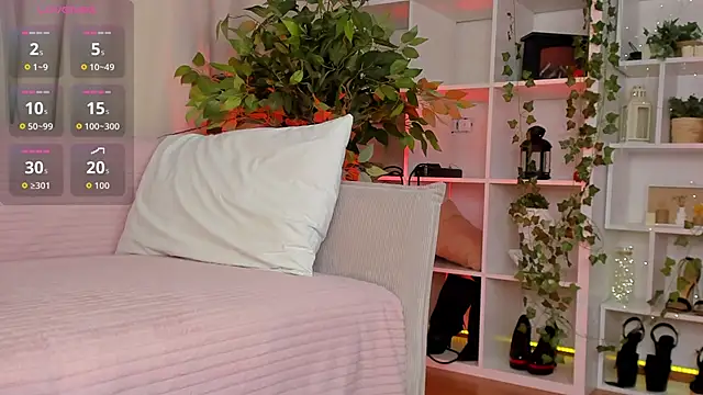 Snapshot of Kara_smalltits chatting on 4, 12, 2025 Kara smalltits online show from 4, 12, 2025