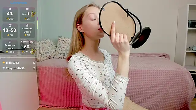 Snapshot of Kara_smalltits chatting on 1, 3, 2026 Kara smalltits online show from 1, 3, 2026