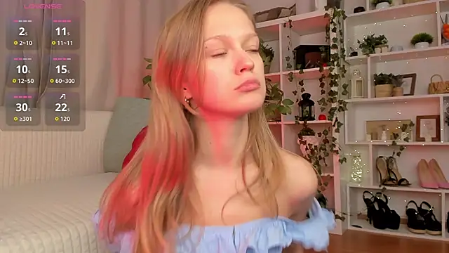 Snapshot of Kara_smalltits chatting on 6, 1, 2026 Kara smalltits online show from 6, 1, 2026