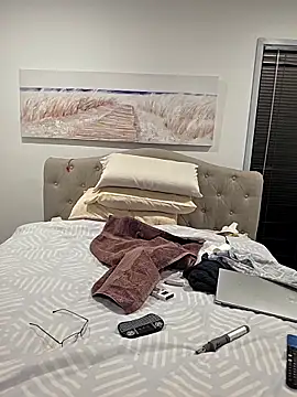 iamthepublickmasterbater online show from 4, 4, 2026