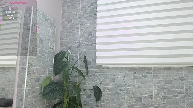 Snapshot of VioletLux chatting on 25, 11, 2025 VioletLux online show from 25, 11, 2025