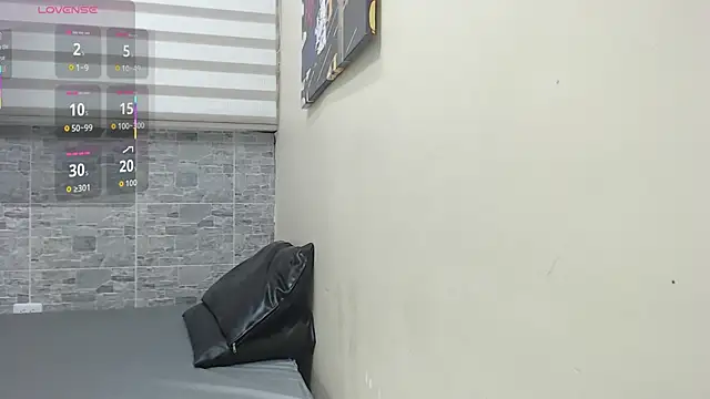 Snapshot of VioletLux chatting on 26, 11, 2025 VioletLux online show from 26, 11, 2025