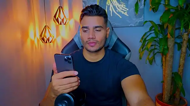 AndresR3 online show from 5, 10, 2025